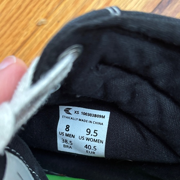 Cariuma Black and White Unisex High-Top Sneakers - Picture 6 of 6